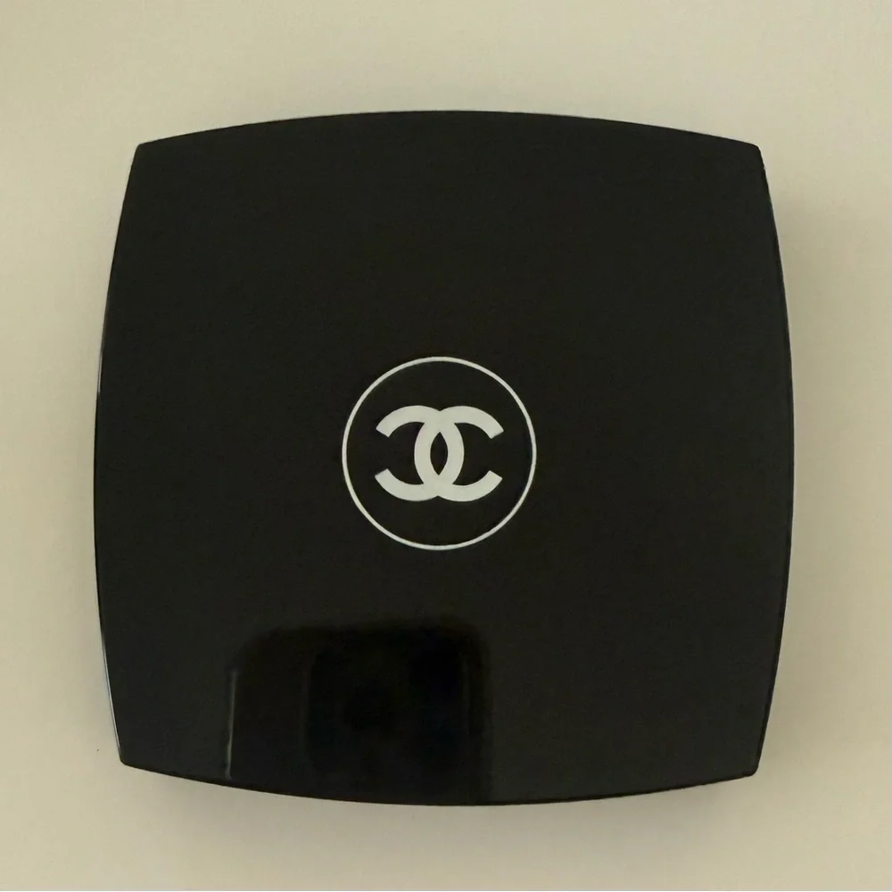 CHANEL LES SYMBOLES DE CHANEL OVERSIZE ILLUMINATING FACE POWDER - WARM GOLD NIB